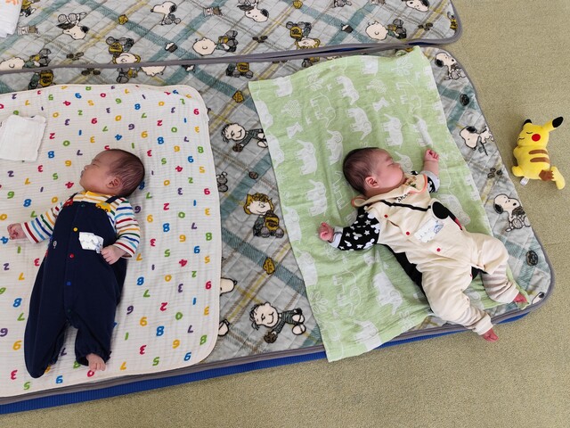 ねんね赤ちゃんがふたり