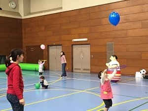 風船やフープを使った写真