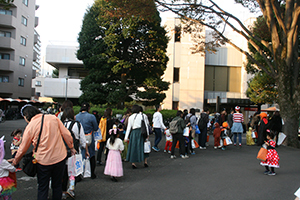 市役所前広場に戻ってきた様子