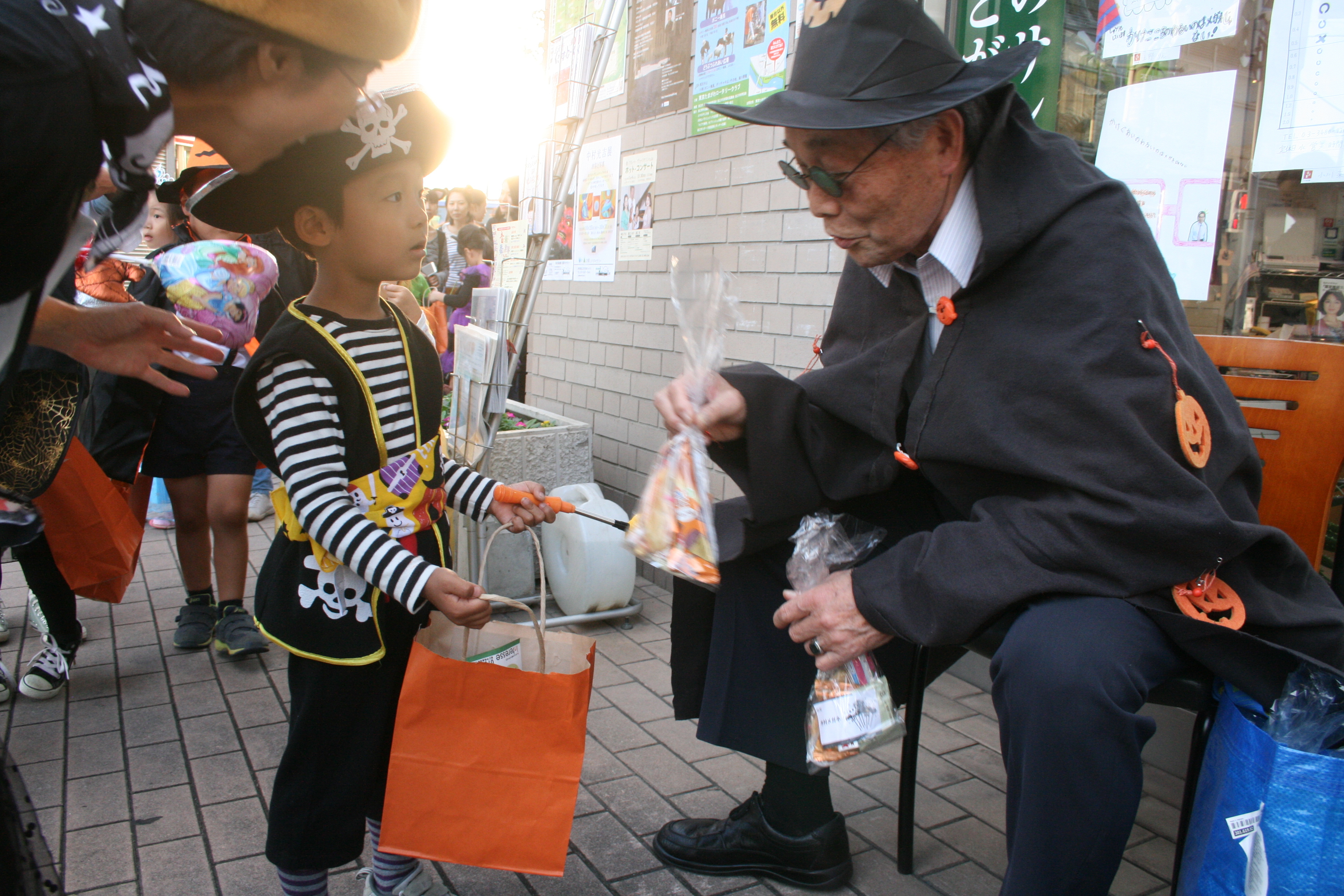 協賛店でのハロウィンパーティーの様子