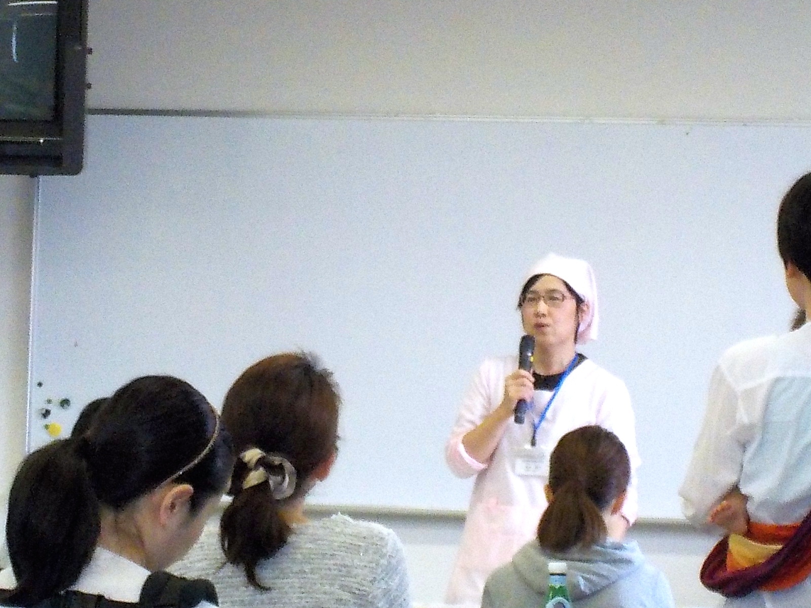 金子育子先生が講話の様子
