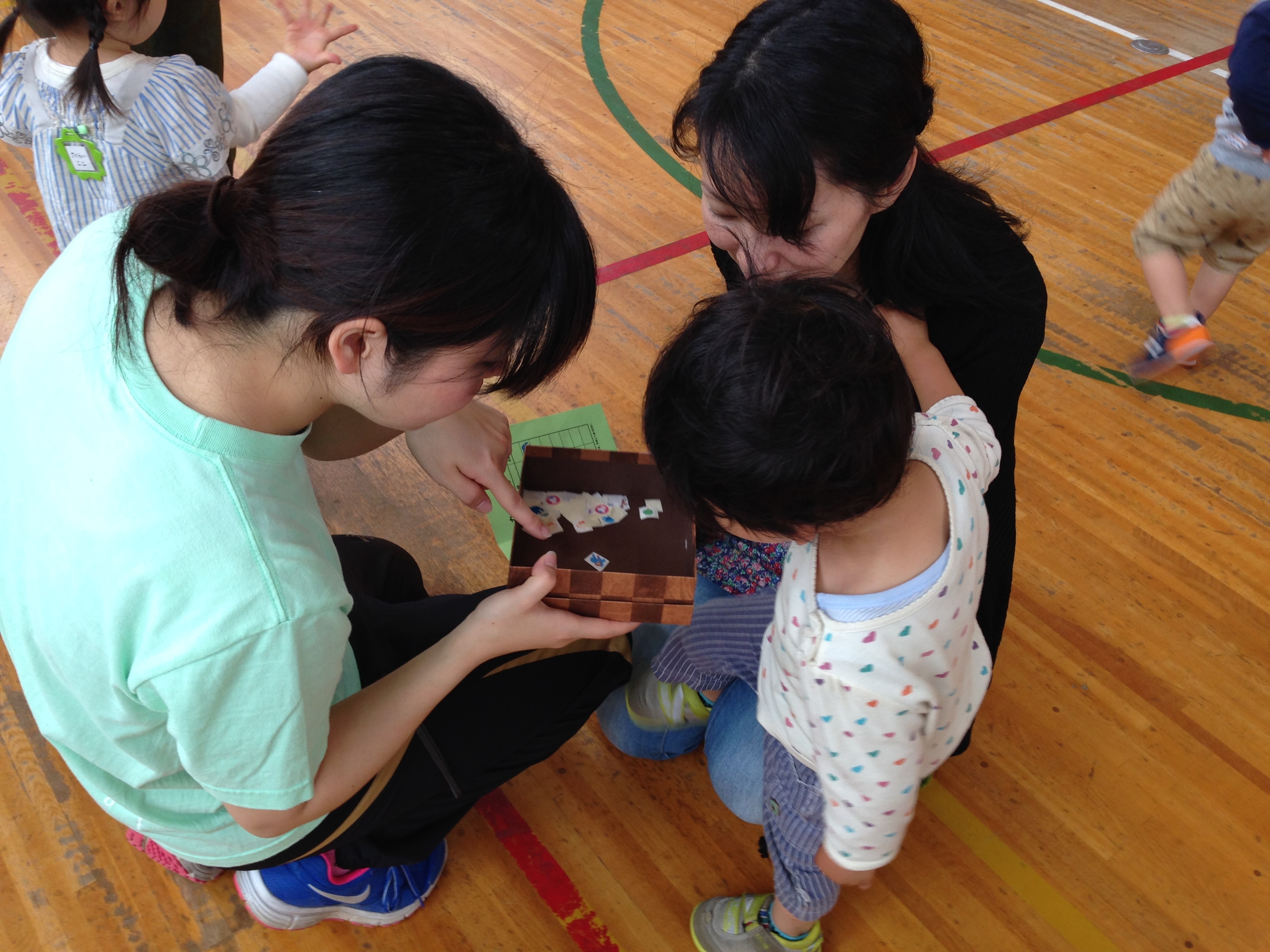 乳幼児活動の写真・次回予告 解散