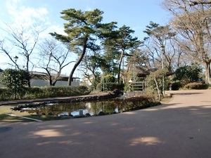 じゃぶじゃぶ池がある西河原自然公園の写真