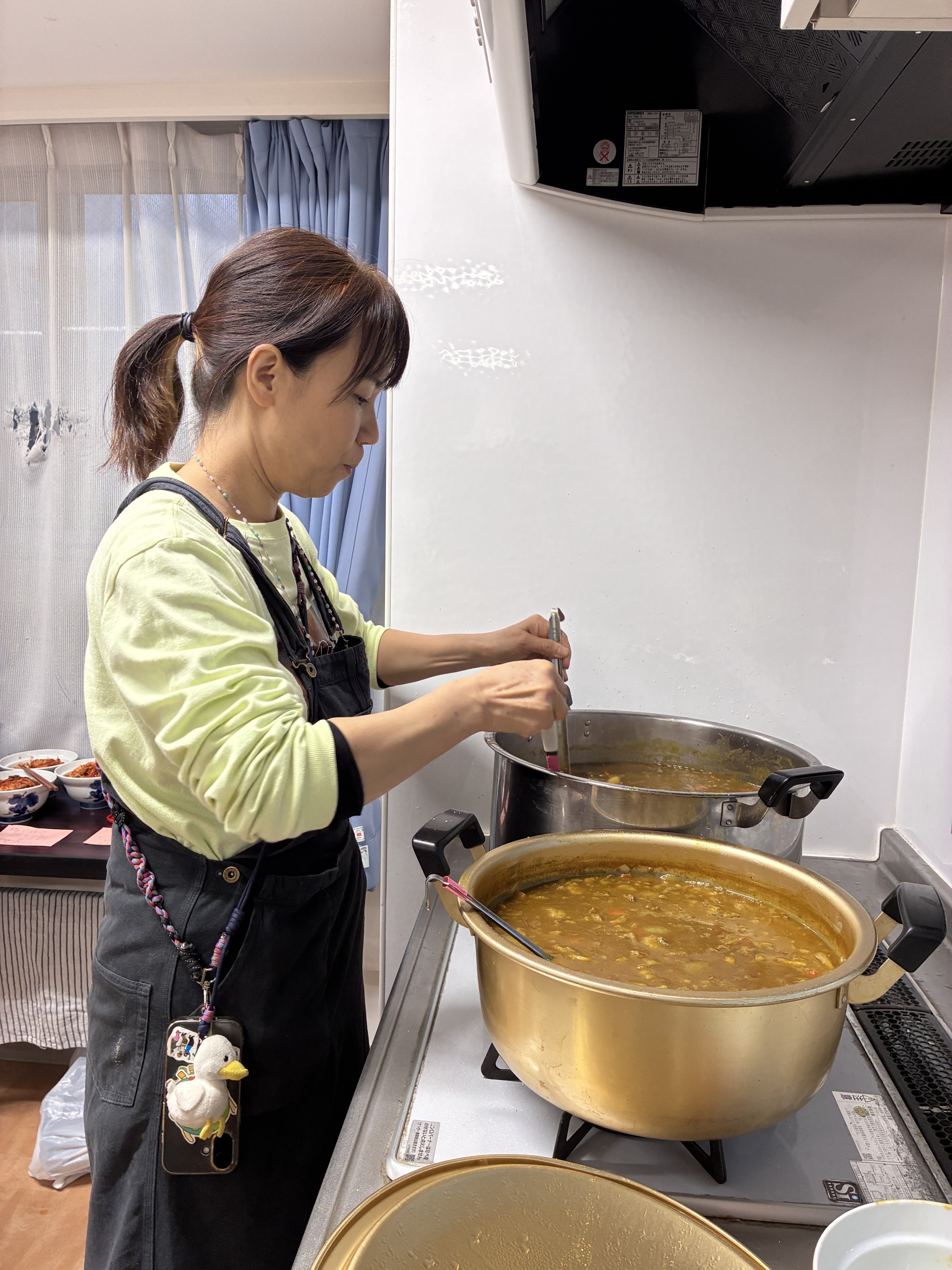 大きなお鍋に入ったカレー