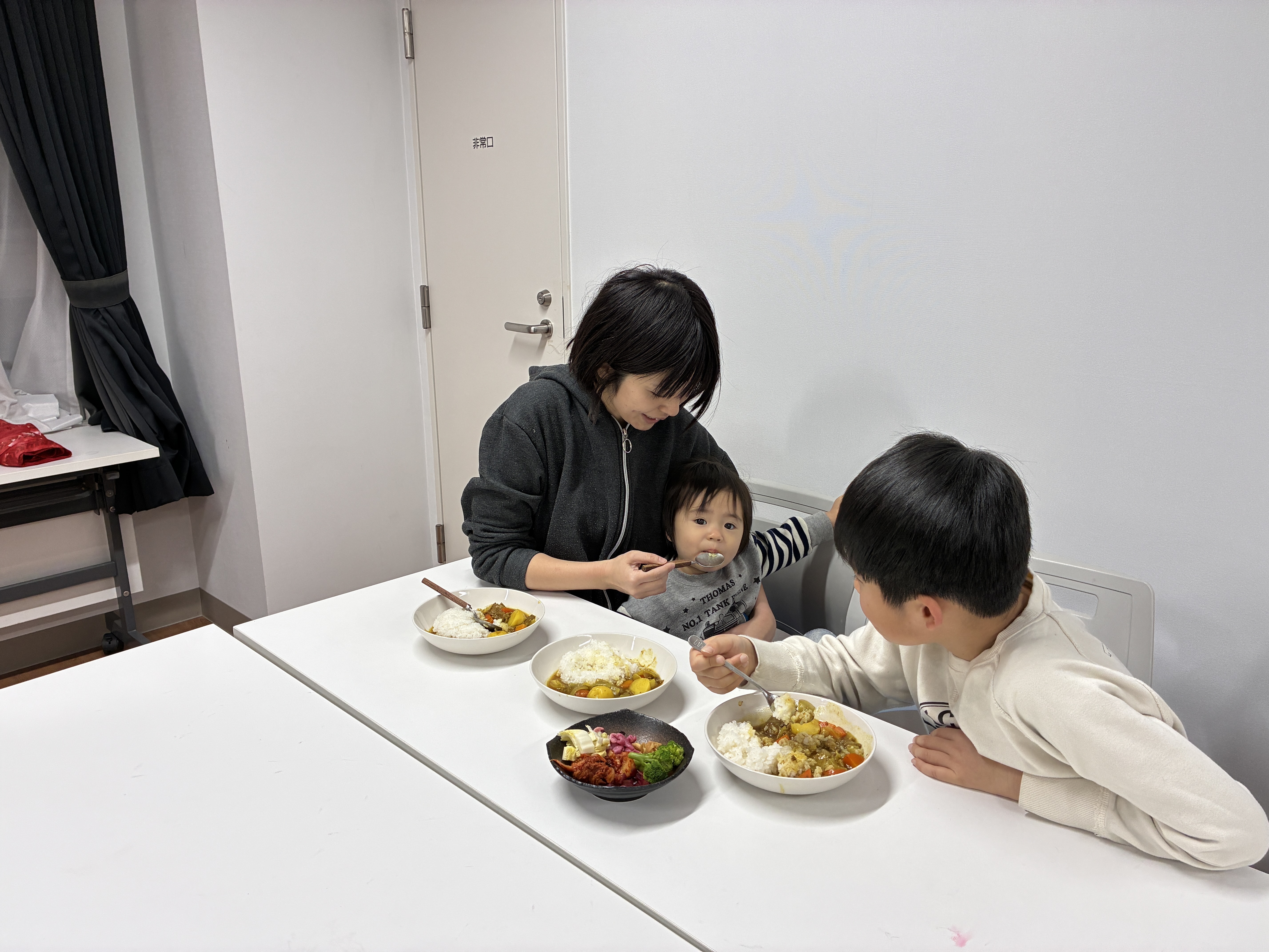 第一会議室での食事風景